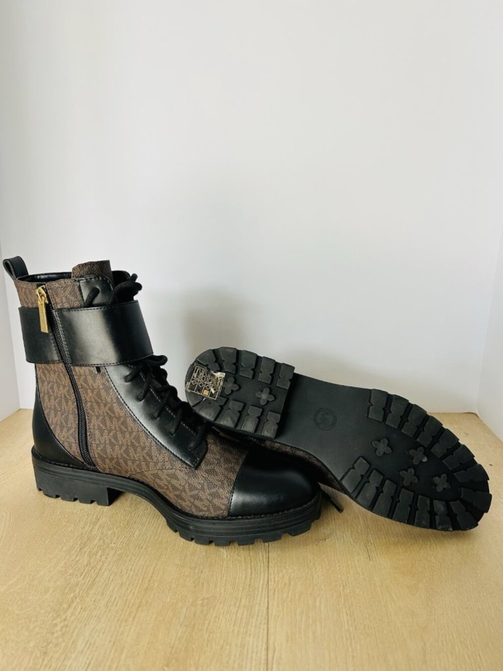 Michael Kors Ankle Combat Boots New Size 9 Women Brown Black - Picture 6 of 8